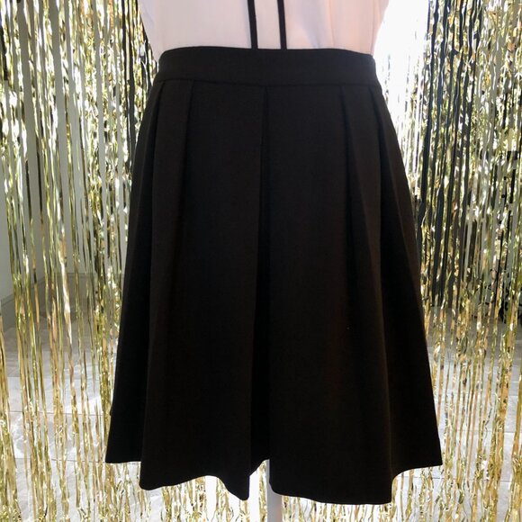 Black Pleated High-Waisted Skirt Size Medium Forever 21 Holidays Fall Winter - Picture 1 of 9